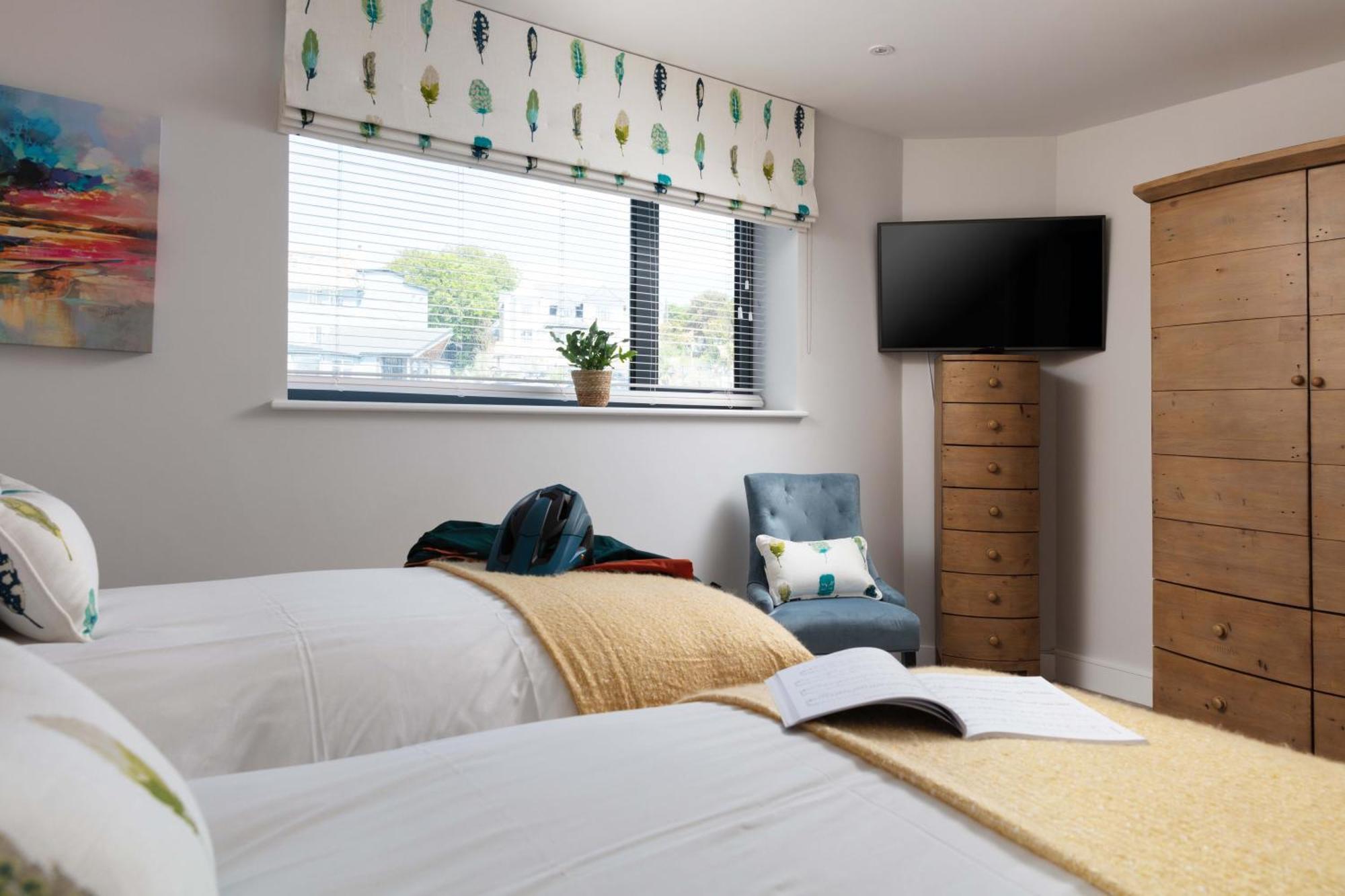 St Michaels The Liner Apartment Falmouth Room photo